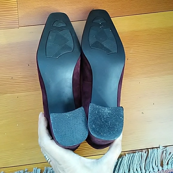 LORD & TAYLOR SUEDE HEELS! - Picture 4 of 8